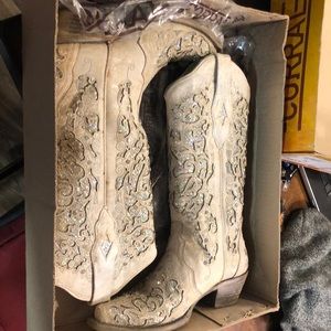Cowgirl boots , corral size 6  LD white glitter inlay & crystals